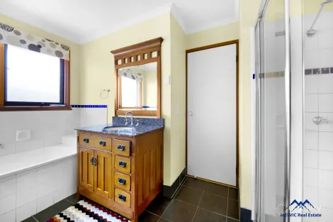 Property photo of 10 Glenbourne Road Cranbourne VIC 3977