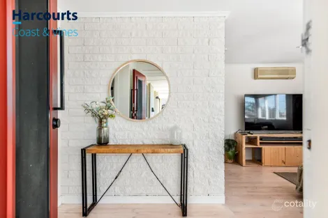 Property photo of 21 Chynoweth Avenue Hackham SA 5163