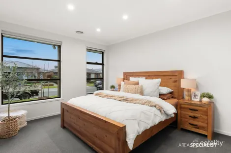 Property photo of 39 Murrindal Street Werribee VIC 3030