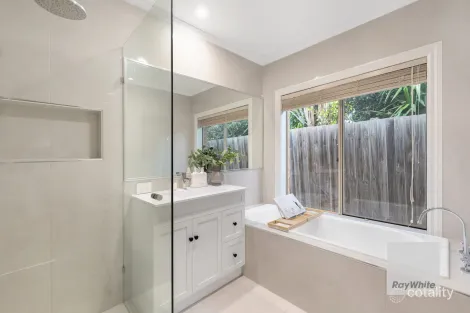 Property photo of 2 Hawthorn Grove Taylors Hill VIC 3037