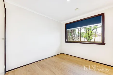 Property photo of 2/7 McNicol Close Meadow Heights VIC 3048