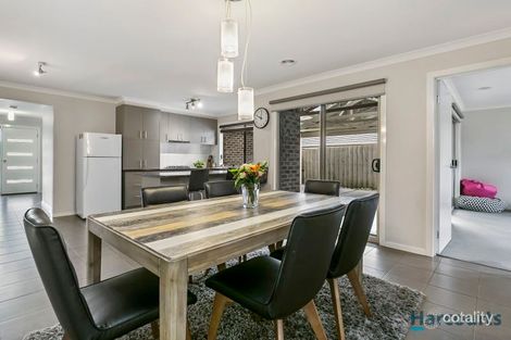 Property photo of 22 Rivendale Crescent Drouin VIC 3818