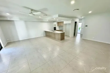 2/146 Marina Quays Bvd, Hope Island, QLD 4212