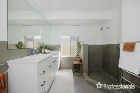 Property photo of 8 Sandgate Way Marangaroo WA 6064