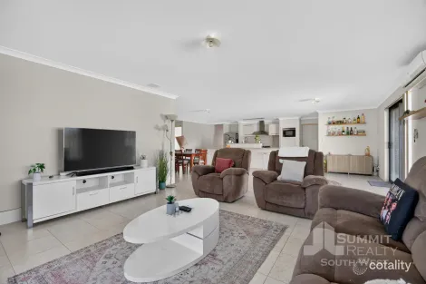 Property photo of 3 Thompson Place Australind WA 6233