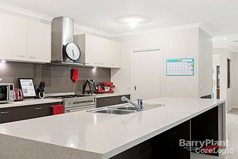 Property photo of 9 Finsbury Crescent Manor Lakes VIC 3024