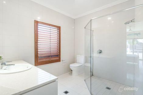 Property photo of 20 King James Court Paradise Point QLD 4216