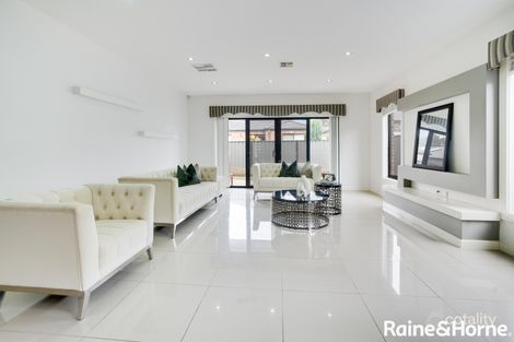Property photo of 9 Massei Close Roxburgh Park VIC 3064
