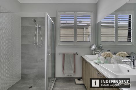 Property photo of 5 Olympic Circuit Strathtulloh VIC 3338