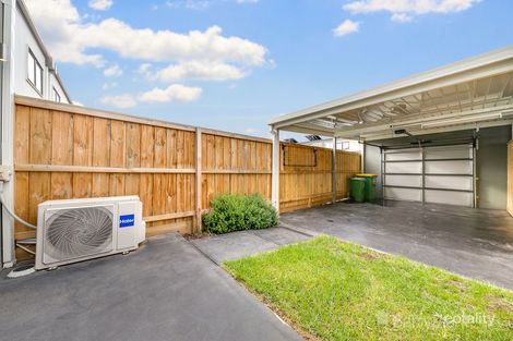 Property photo of 17 Carroll Walk Pakenham VIC 3810