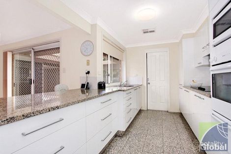 Property photo of 4 Bampton Close Lakelands NSW 2282