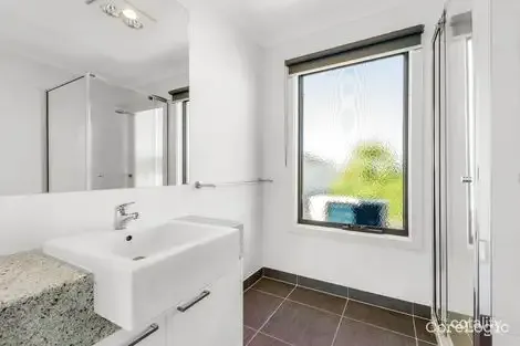 Property photo of 21/17 Golden Elm Way Lyndhurst VIC 3975