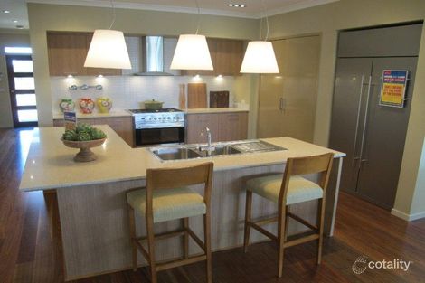 Property photo of 42 Westerfolds Terrace Caroline Springs VIC 3023