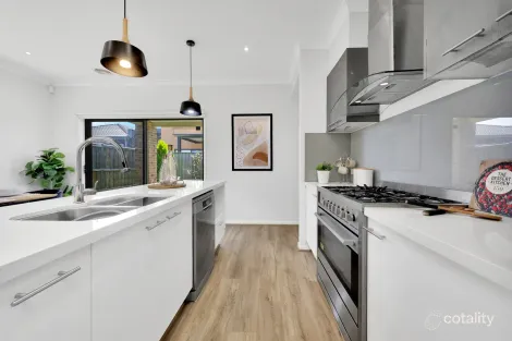 Property photo of 24 Hickory Road Mickleham VIC 3064