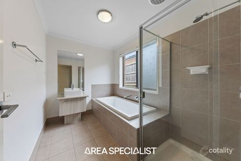 Property photo of 6 Bronte Court Drouin VIC 3818