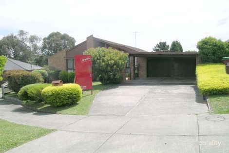 Property photo of 10 Nyora Close Endeavour Hills VIC 3802