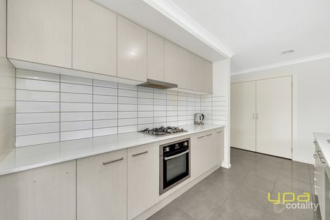 Property photo of 50 Aquatic Drive Cranbourne West VIC 3977