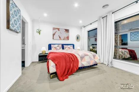 Property photo of 32 Warralily Avenue Clyde VIC 3978