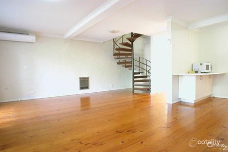 Property photo of 2 McMinn Close Phillip ACT 2606