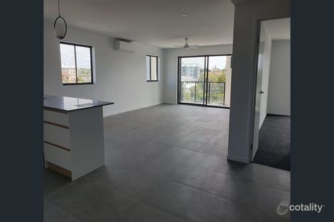 Property photo of 302/9 Violet Street Redcliffe QLD 4020