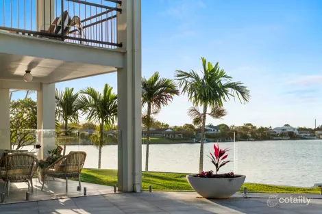 Property photo of 66 Lakeshore Drive Helensvale QLD 4212