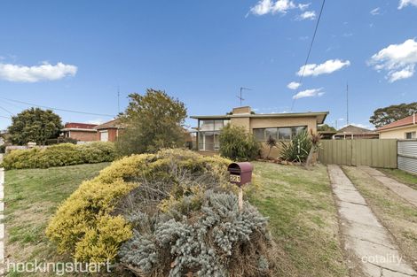 Property photo of 221 Dowling Street Wendouree VIC 3355