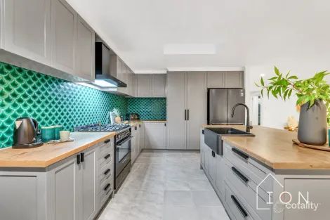 Property photo of 2 Ferndown Drive Cranbourne VIC 3977