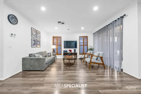 Property photo of 34 Clydevale Avenue Clyde North VIC 3978