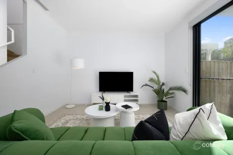 Property photo of 8/28 Bonogin Road Mudgeeraba QLD 4213