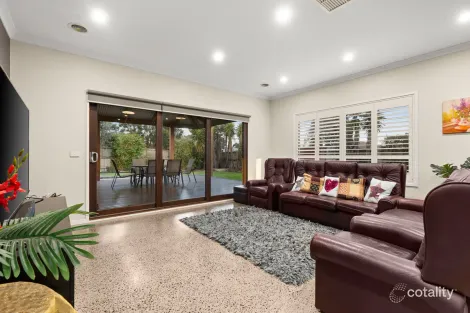 Property photo of 11 Glover Close Pakenham VIC 3810