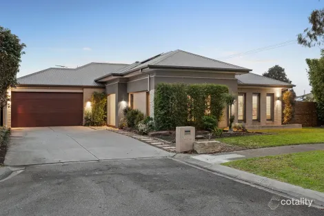Property photo of 11 Glover Close Pakenham VIC 3810