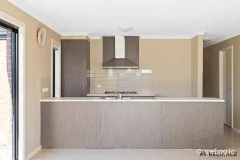 Property photo of 8 Toolern Waters Drive Weir Views VIC 3338