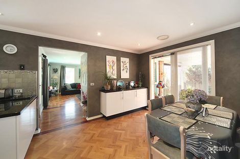Property photo of 11 Albert Place Dingley Village VIC 3172
