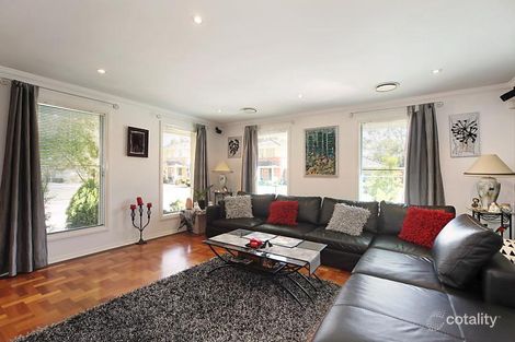 Property photo of 11 Albert Place Dingley Village VIC 3172