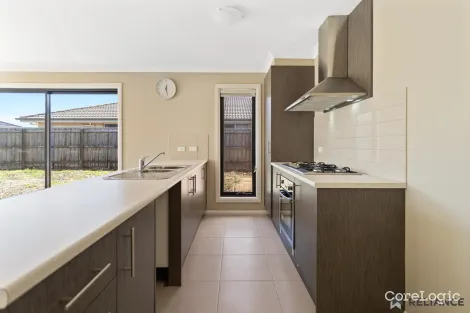 Property photo of 8 Toolern Waters Drive Weir Views VIC 3338