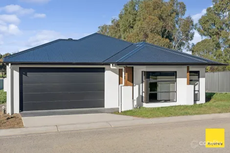 10 PARDALOTE PL, CASTLEMAINE, VIC 3450