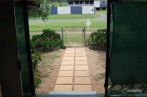 Property photo of 25 Pine Street Kalpowar QLD 4630