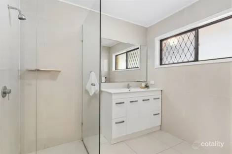Property photo of 11 Ashburton Chapel Hill QLD 4069