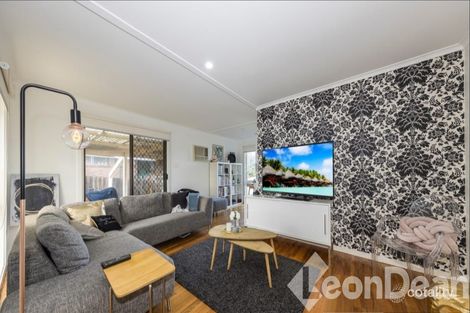 Property photo of 27 Matthew Flinders Avenue Endeavour Hills VIC 3802