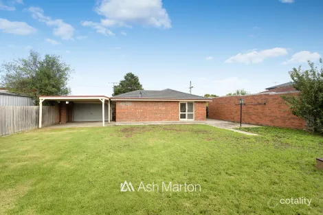 Property photo of 12 Glenbourne Road Cranbourne VIC 3977