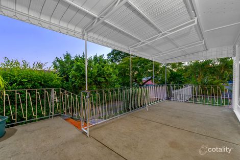 5 Winton St, Stafford Heights, QLD 4053