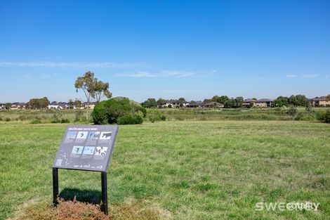 Property photo of 52 Featherby Way Altona Meadows VIC 3028