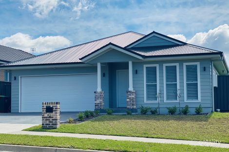 4 Marian Dr, Rosemeadow, NSW 2560