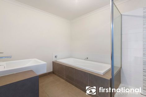 Property photo of 9/23 Atlantic Drive Pakenham VIC 3810