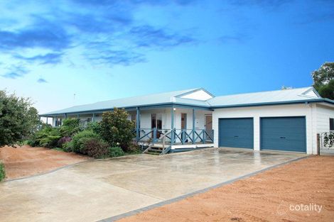 15 Farmers Rd, Dumbalk, VIC 3956