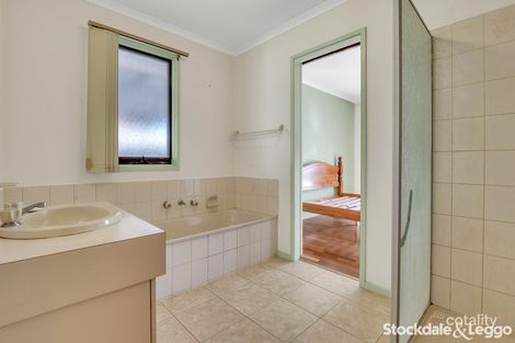 Property photo of 5 Yatton Place Craigieburn VIC 3064