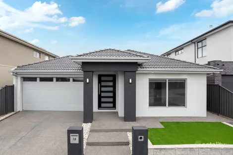 Property photo of 19 Adventure Crescent Roxburgh Park VIC 3064