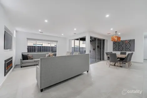 Property photo of 19 Adventure Crescent Roxburgh Park VIC 3064