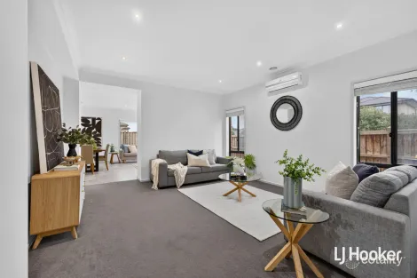 Property photo of 45 Beachside Crescent Point Cook VIC 3030