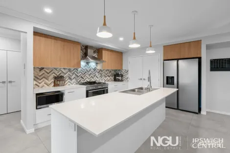 Property photo of 17 Bottlebrush Crescent Rifle Range QLD 4311